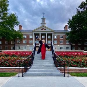 Meet your Posher, Olivia